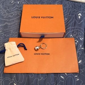 Louis Vuitton Knotty Pearl Ring